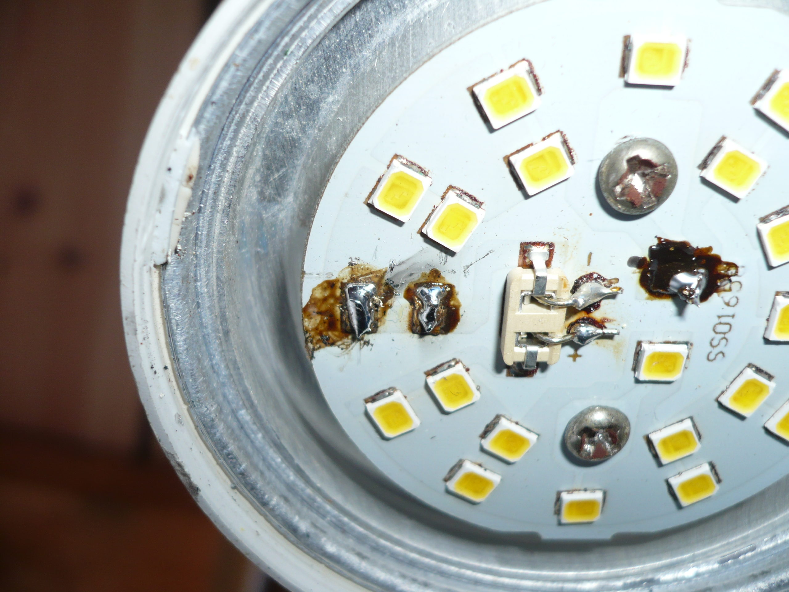 Светодиодная лампа ремонт своими руками на 220в. Отремонтировать диодную лампочку на 220 вольт. Ремонтируем диодную лампочку 220 вольт. Разбираем светодиодную лампу 220 вольт. Отремонтировать диодную лампочку на 220 вольт своими руками.